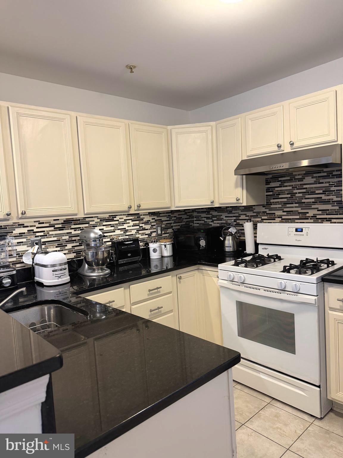 111 Timberbrook Lane, Unit 104 Gaithersburg, MD 20878 - Photo 15 of 34