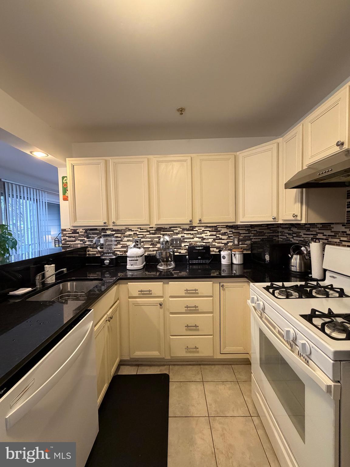 111 Timberbrook Lane, Unit 104 Gaithersburg, MD 20878 - Photo 16 of 34