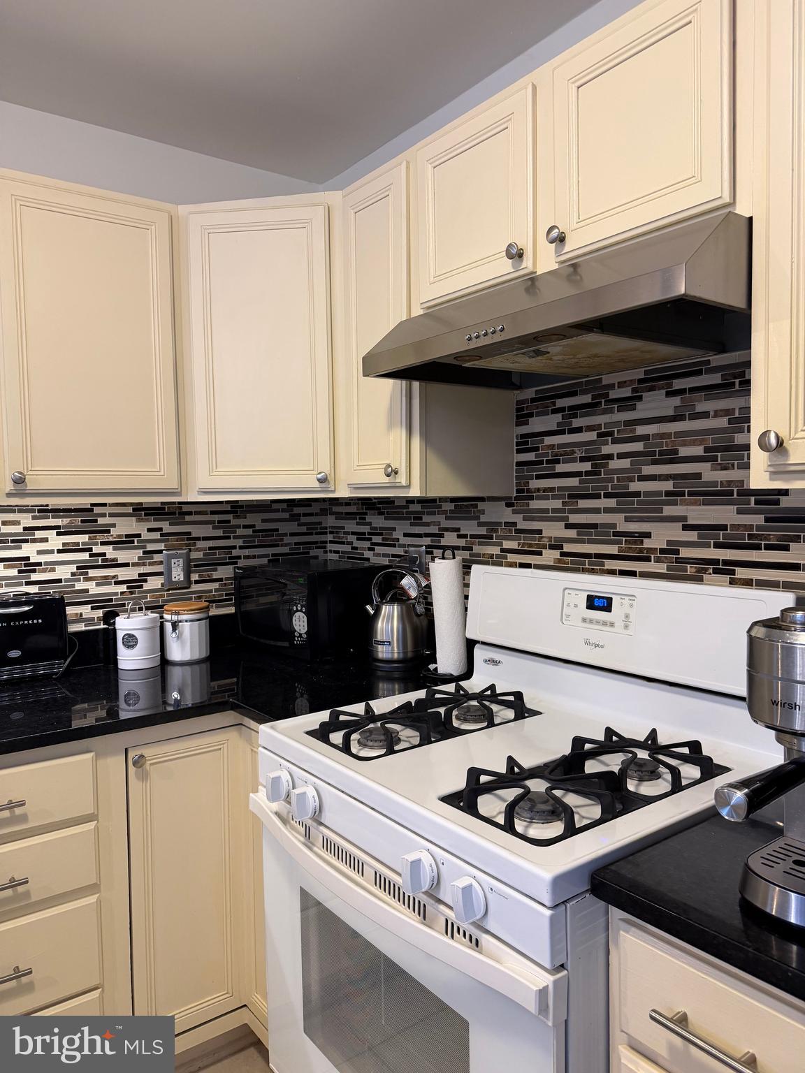 111 Timberbrook Lane, Unit 104 Gaithersburg, MD 20878 - Photo 18 of 34