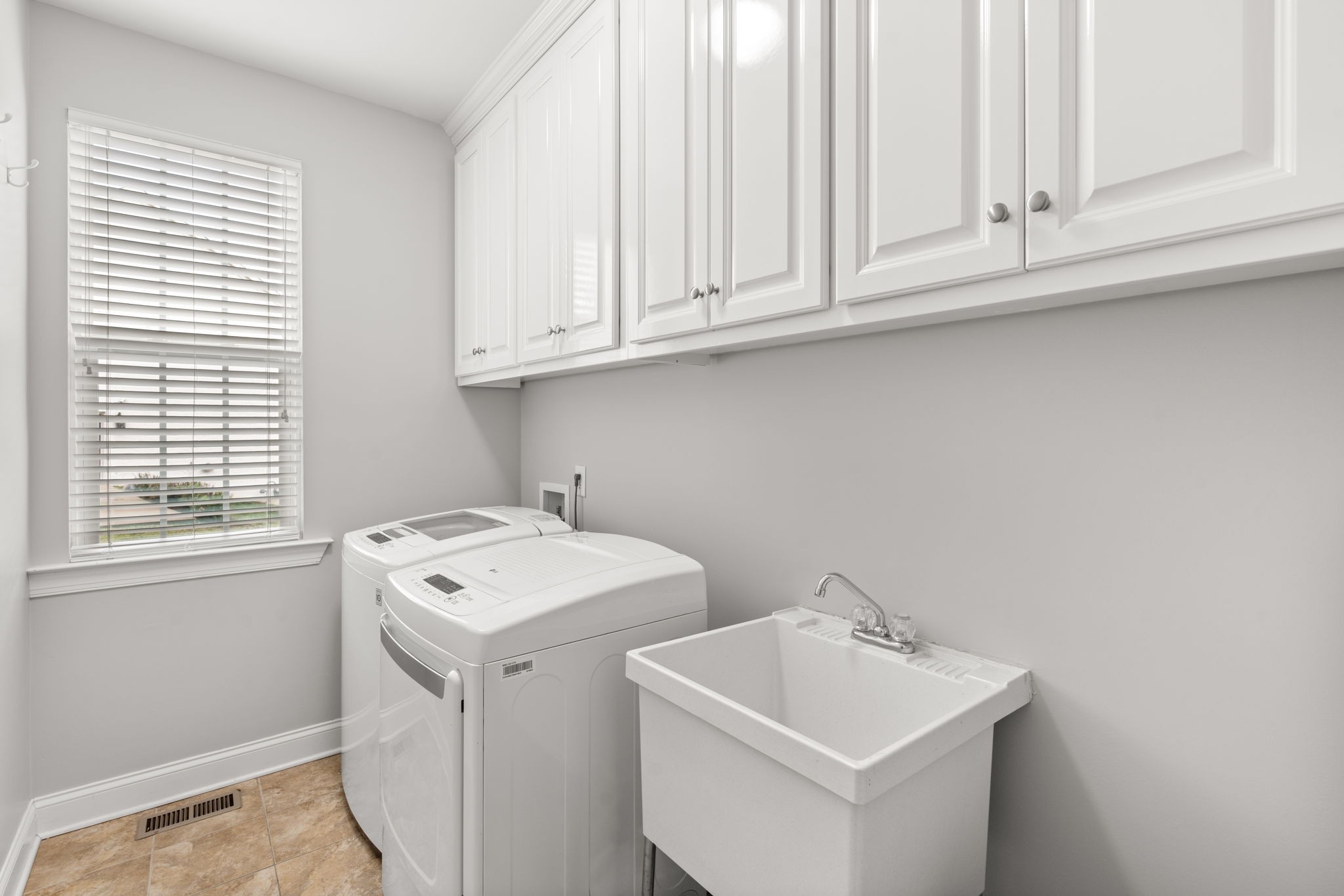 121 Stream Valley Boulevard Franklin, TN 37064 - Photo 21 of 60 a utility room with dryer and washer