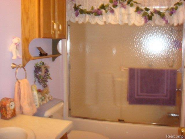 7533 Sand Road Pigeon, MI 48755 - Photo 5 of 9 bath.jpg