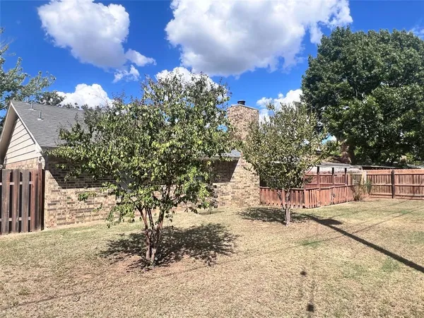 $215,000 | 1321 Fairway Drive, Graham, TX 76450
