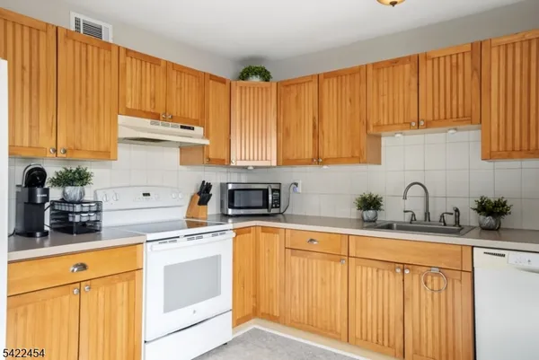 $269,000 | 15276 Aspen Court, Unit 276, Stanhope, NJ 07874