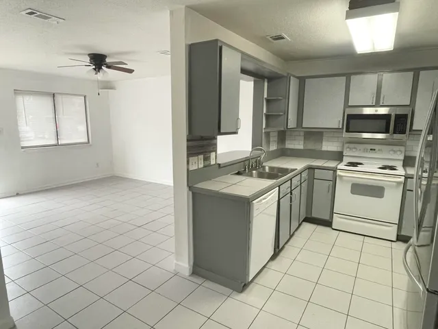 $1,900 | 710 Legion Drive, Unit D5, Destin, FL 32541