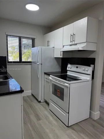 $1,800 | 1330 West 29th Street, Unit 33, Hialeah, FL 33012