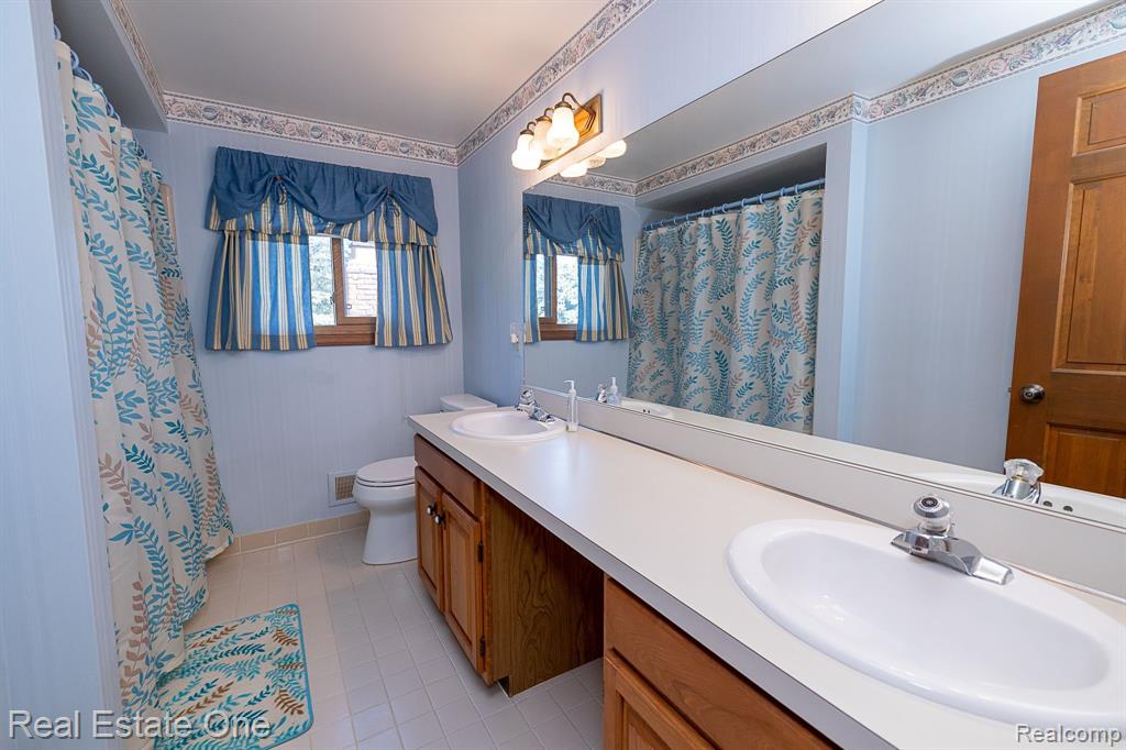3193 Salem Drive Rochester Hills, MI 48306 - Photo 41 of 47