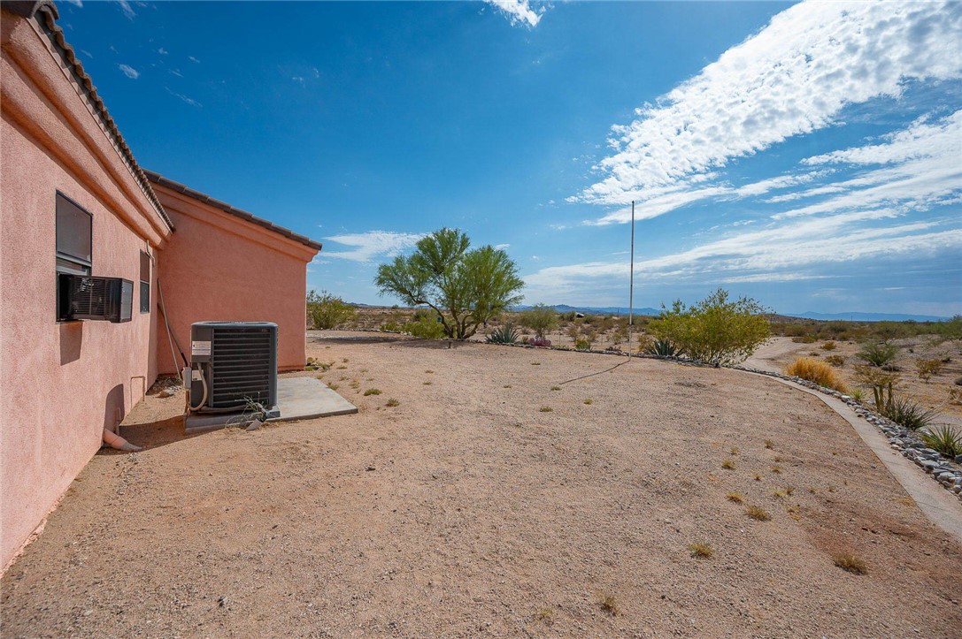 16876 Lawton Road Yucca, AZ 86438 - Photo 4 of 41
