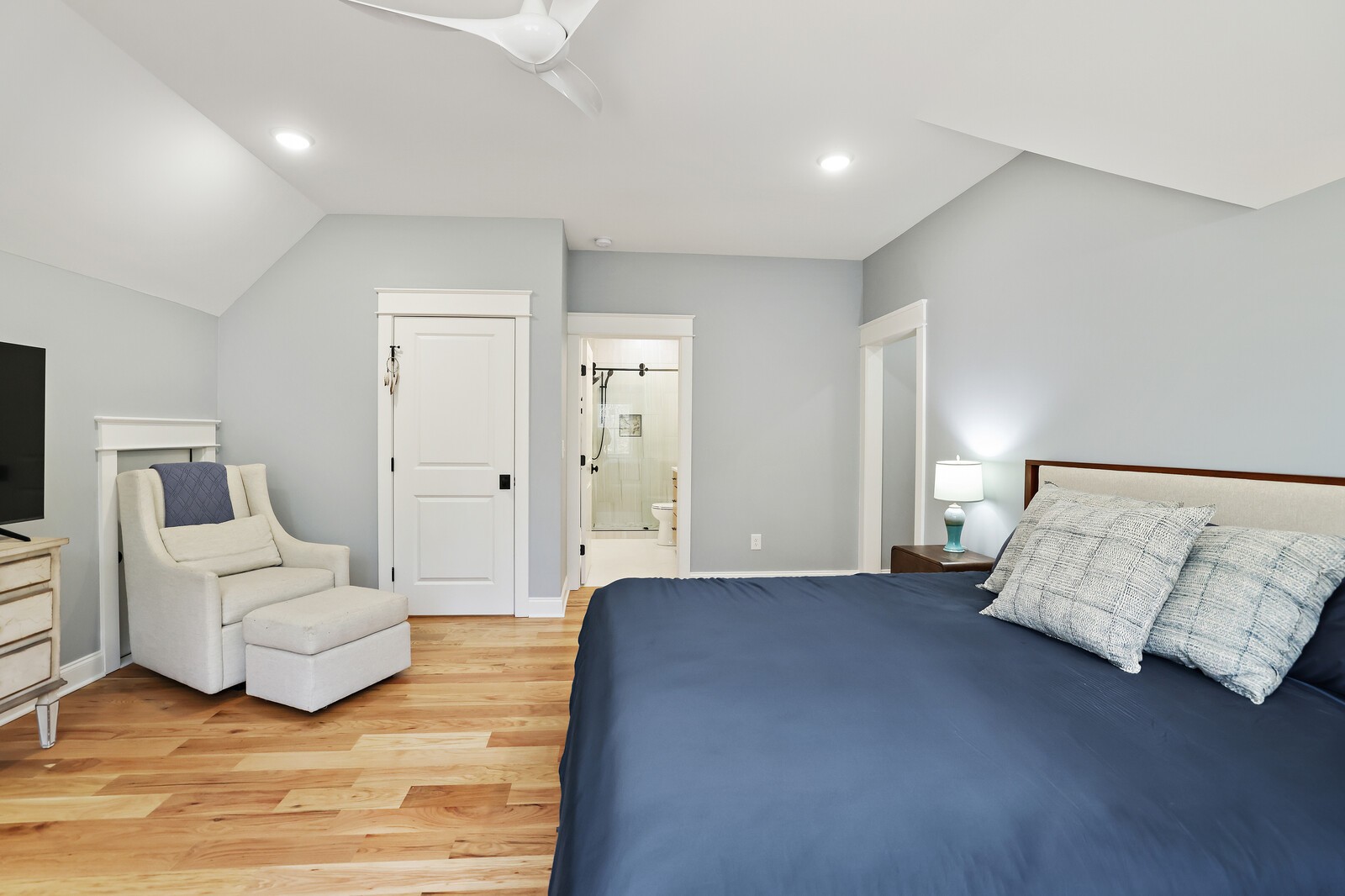 3755 Holmes Gap Road Watertown, TN 37184 - Photo 33 of 71 a spacious bedroom with a bed and a couch