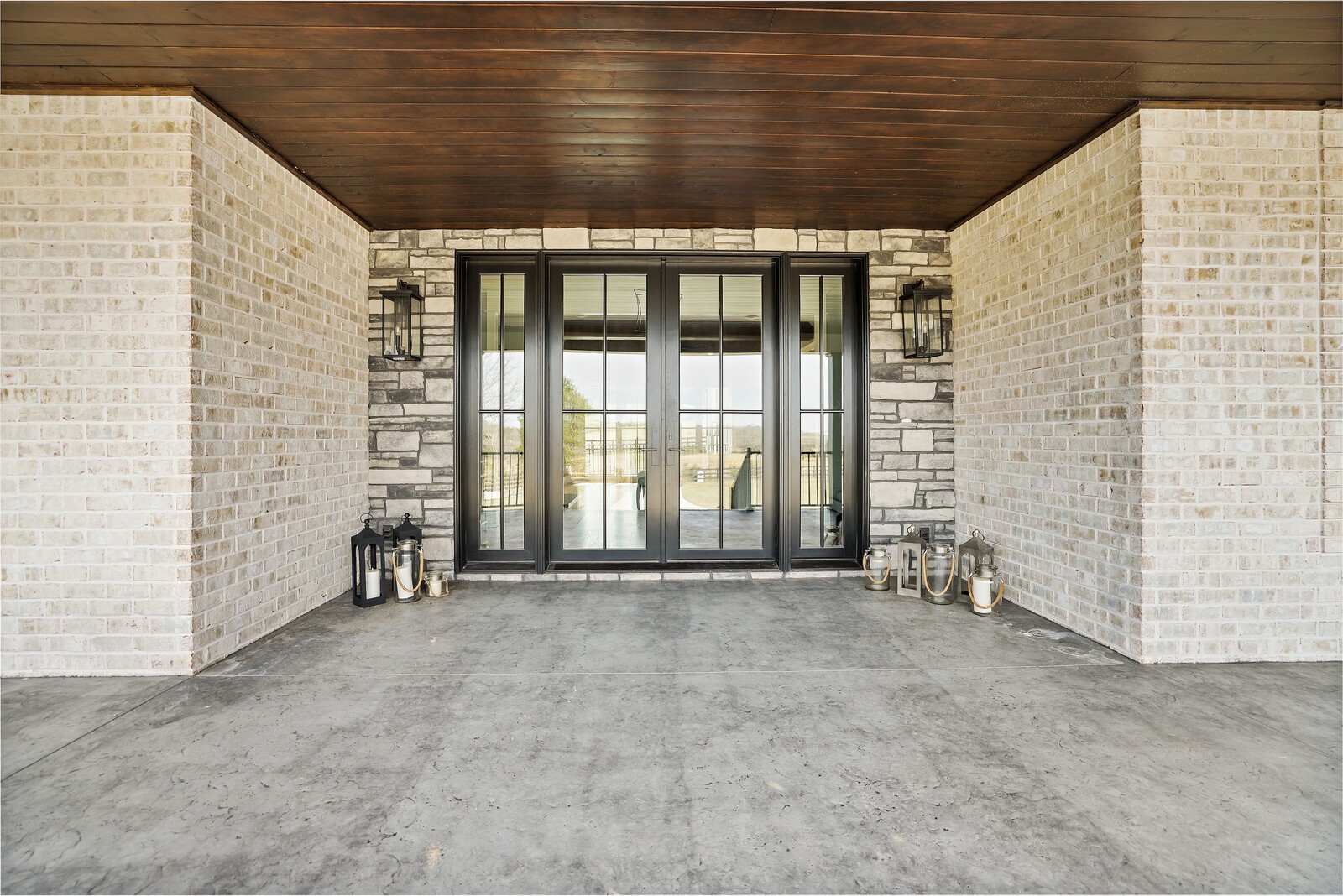 3755 Holmes Gap Road Watertown, TN 37184 - Photo 4 of 71 a view of an empty room with a window