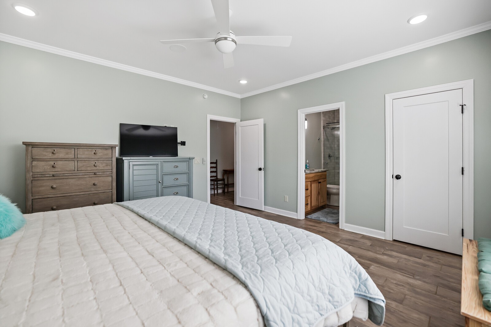 3755 Holmes Gap Road Watertown, TN 37184 - Photo 49 of 71 a bedroom with a bed and dresser