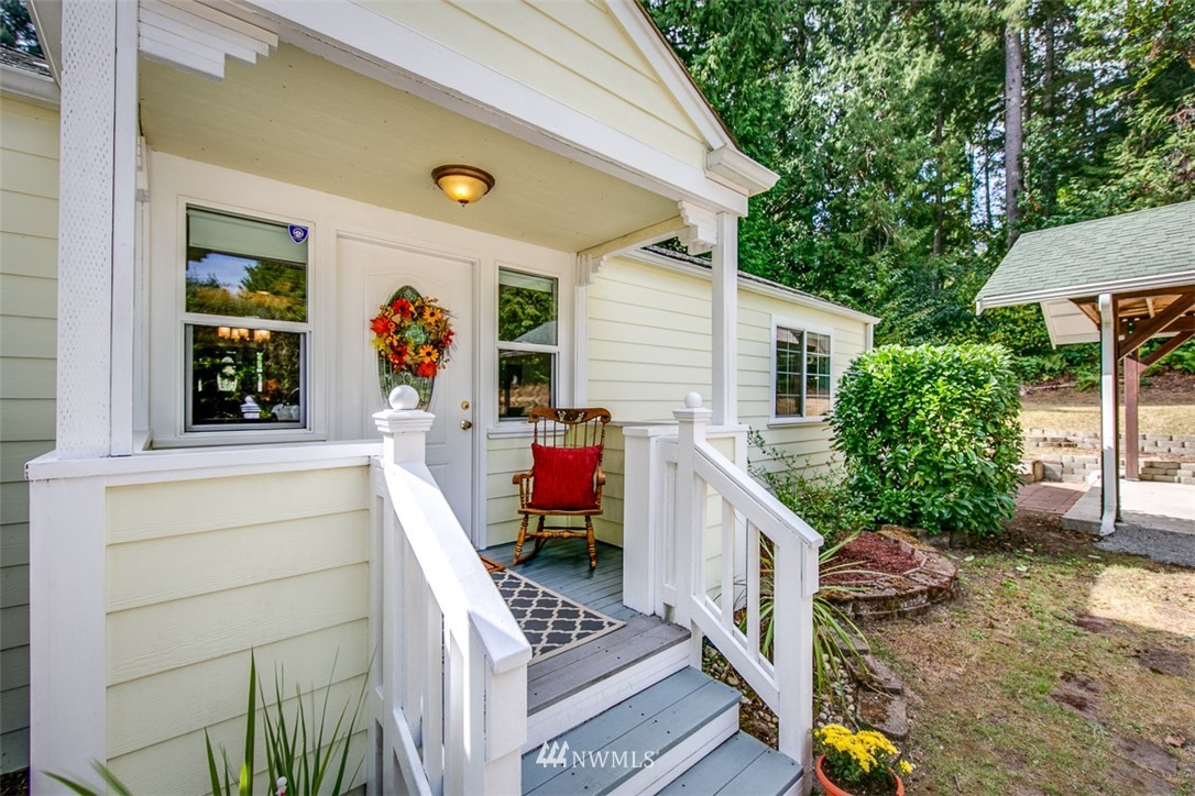 4119 Robinson Road Northeast Bremerton, WA 98310 - Photo 3 of 25 Gallery Image 3