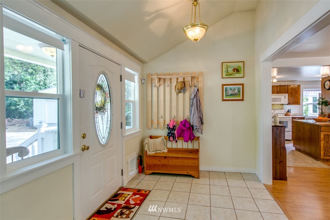 4119 Robinson Road Northeast Bremerton, WA 98310 - Photo 5 of 25 Gallery Image 5