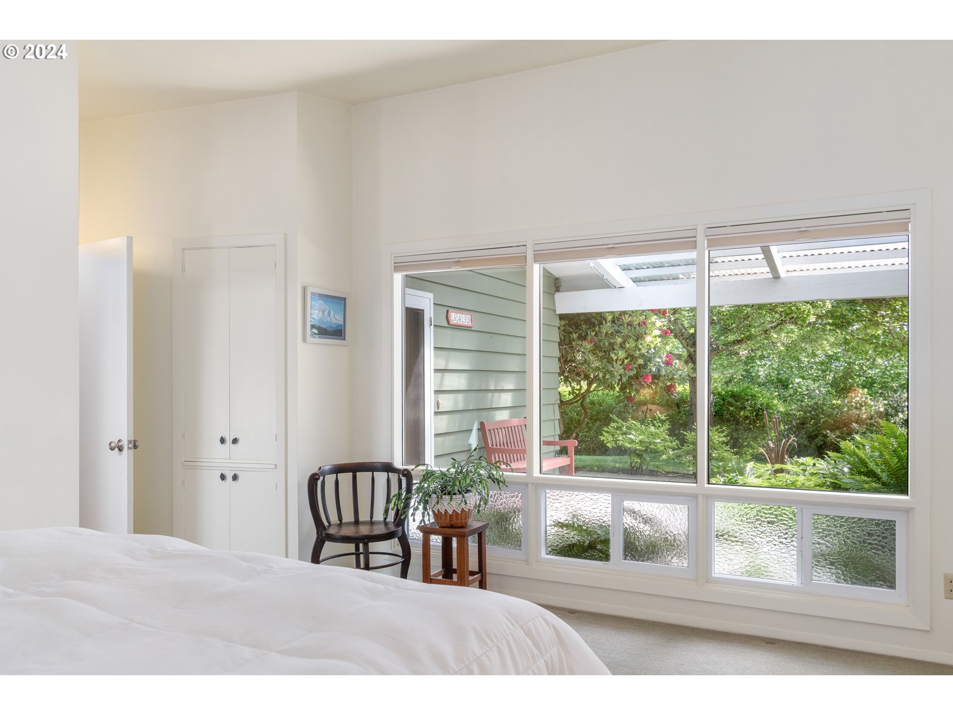 3430 View Lane Eugene, OR 97405 - Photo 18 of 48 a balcony with table and chairs