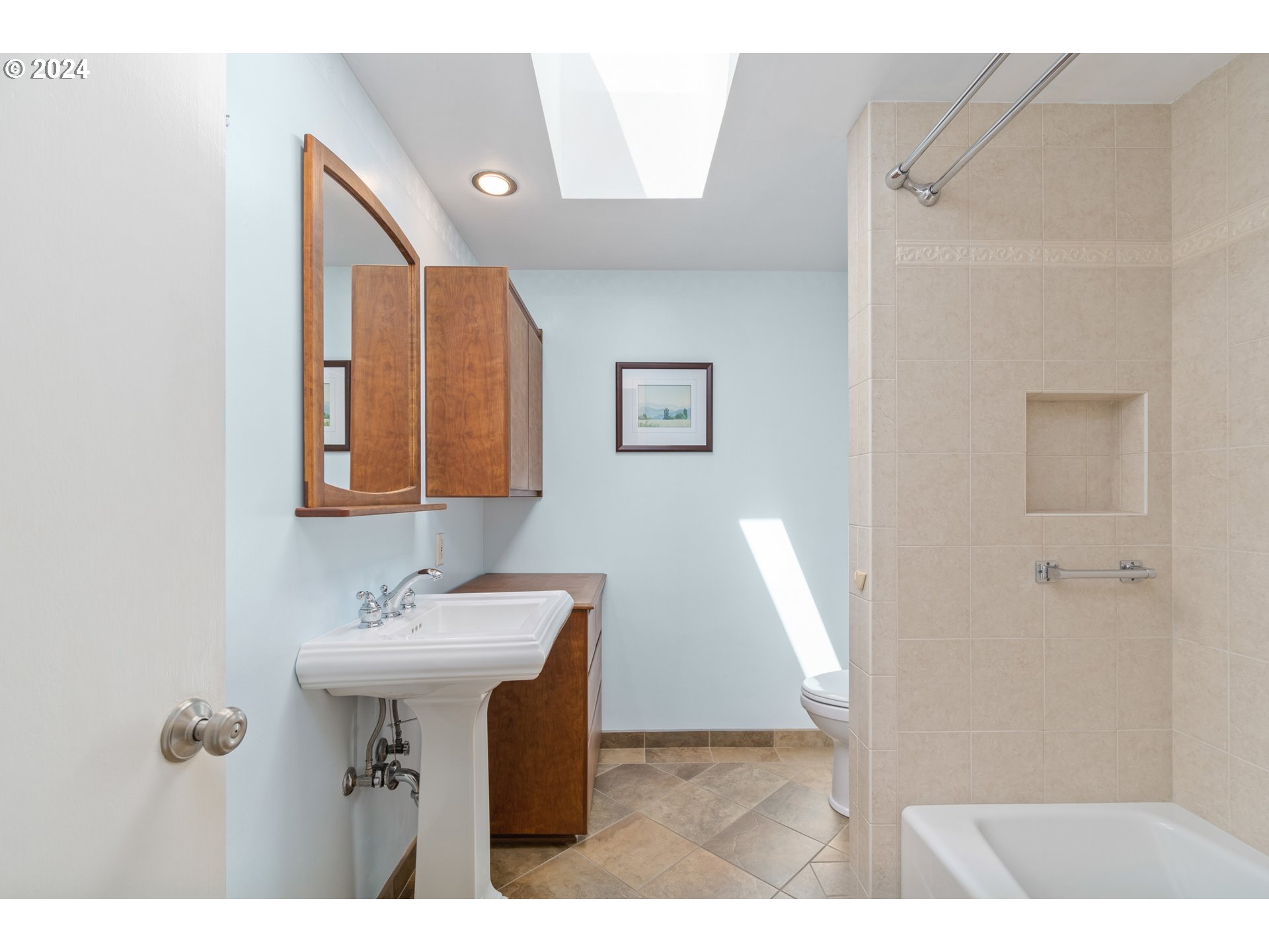3430 View Lane Eugene, OR 97405 - Photo 19 of 48 a bathroom with a sink a mirror and a toilet
