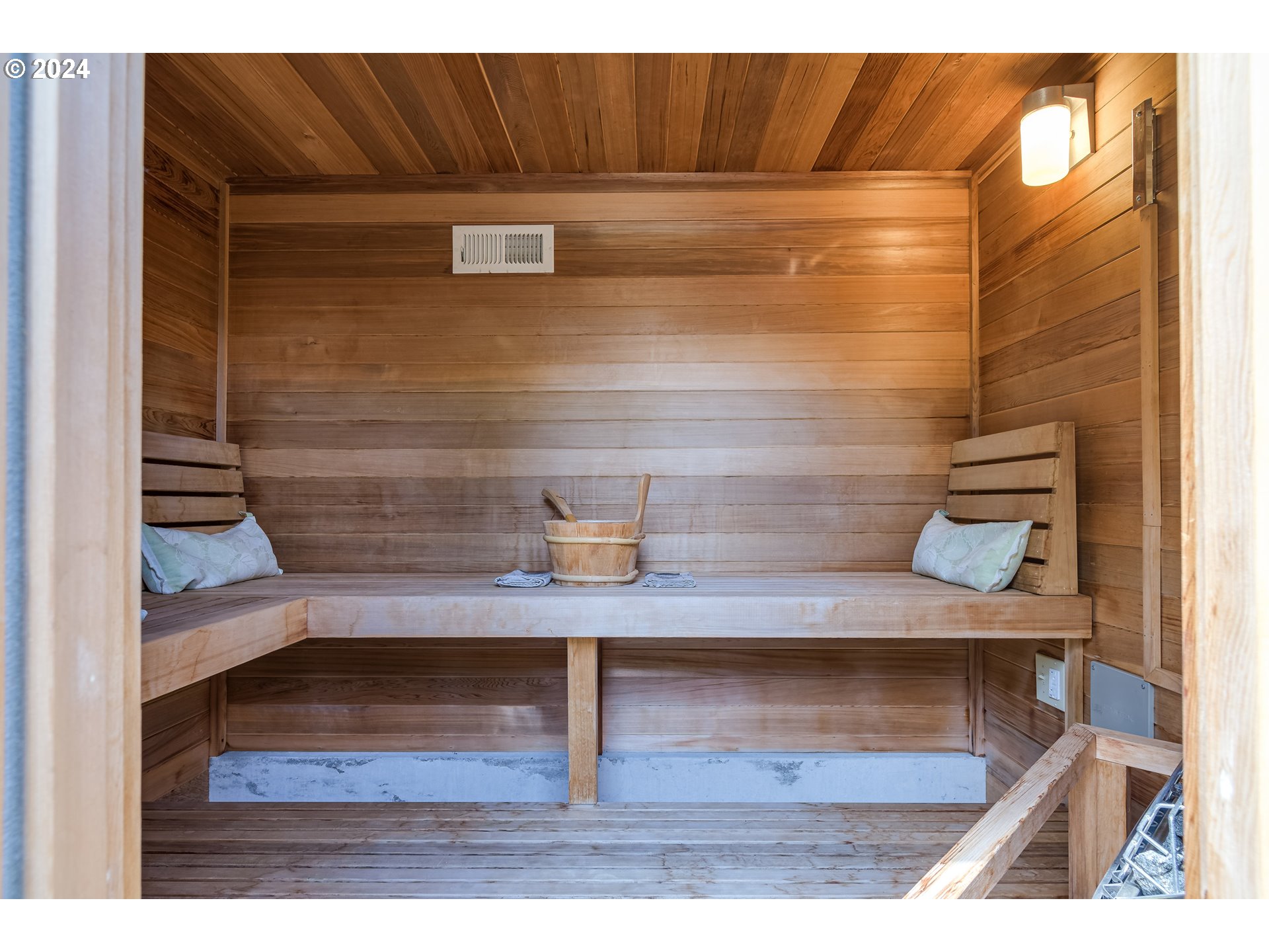 3430 View Lane Eugene, OR 97405 - Photo 33 of 48 a view of oven