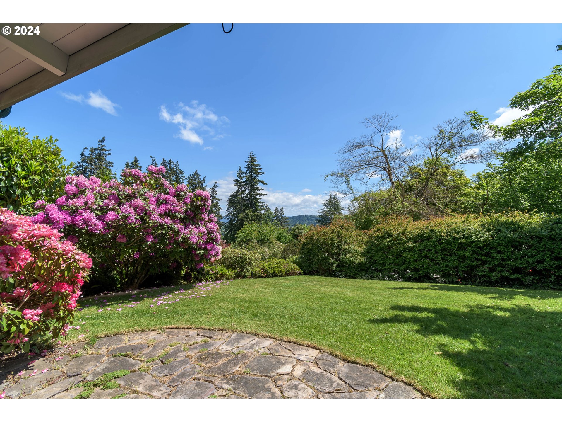 3430 View Lane Eugene, OR 97405 - Photo 42 of 48 a view of a backyard