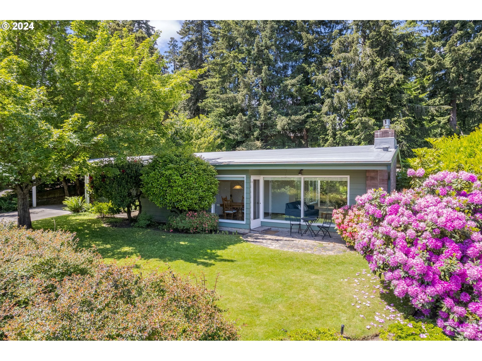 3430 View Lane Eugene, OR 97405 - Photo 44 of 48 a view of a house with backyard and sitting area