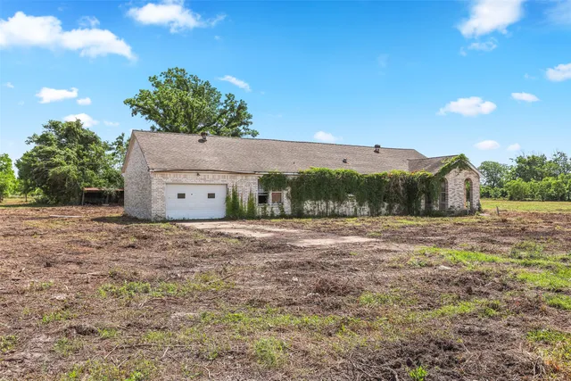 a view of a big yard