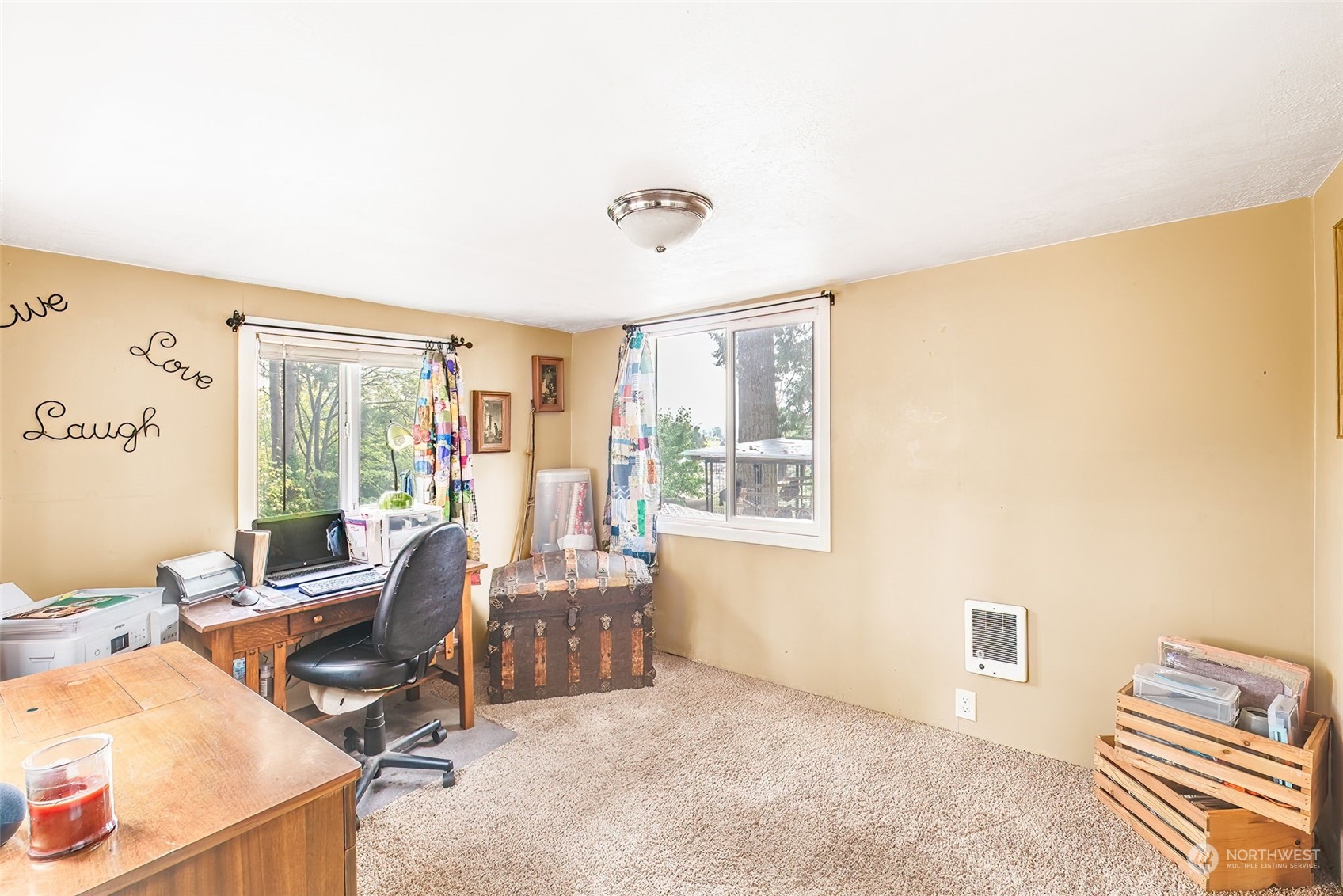 2320 West Castleman Street Longview, WA 98632 - Photo 15 of 36 a view of a livingroom with workspace and a window