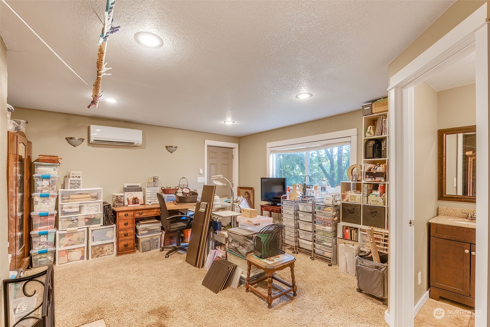 2320 West Castleman Street Longview, WA 98632 - Photo 19 of 36 a living room with lots of furniture and a large window