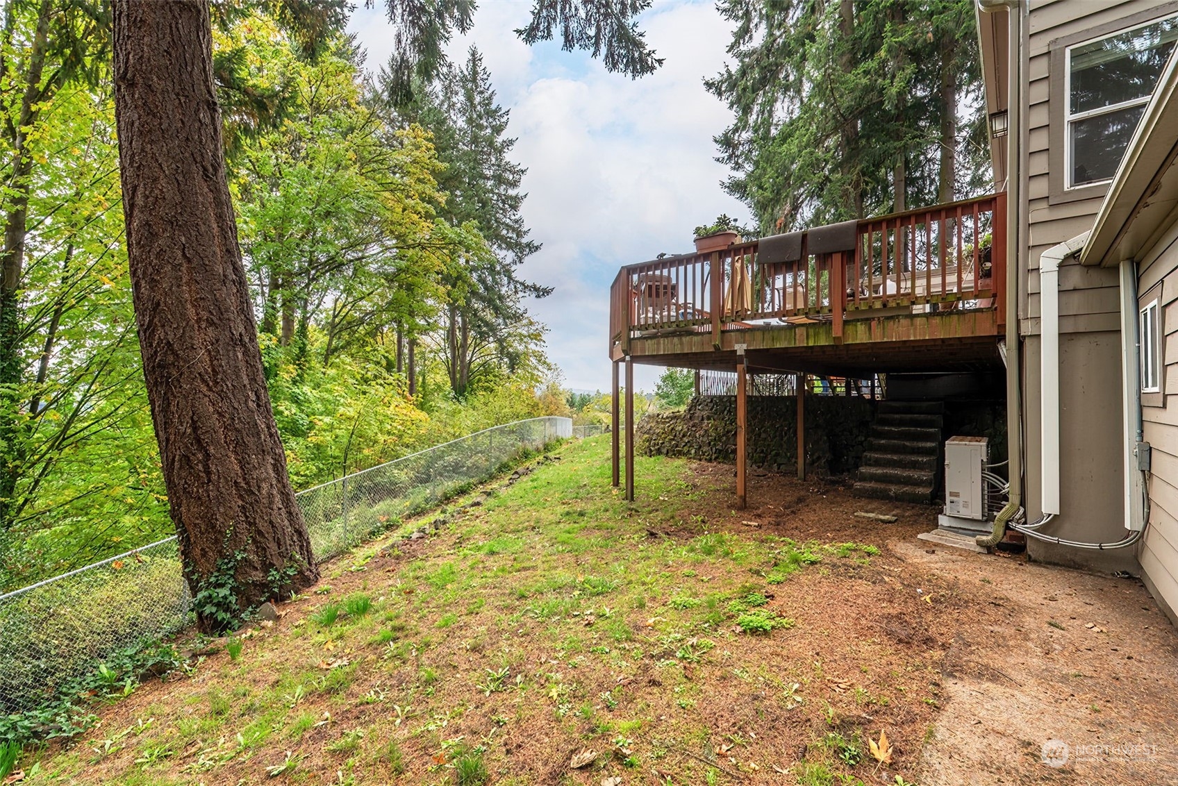 2320 West Castleman Street Longview, WA 98632 - Photo 24 of 36 a view of a house with backyard and sitting area