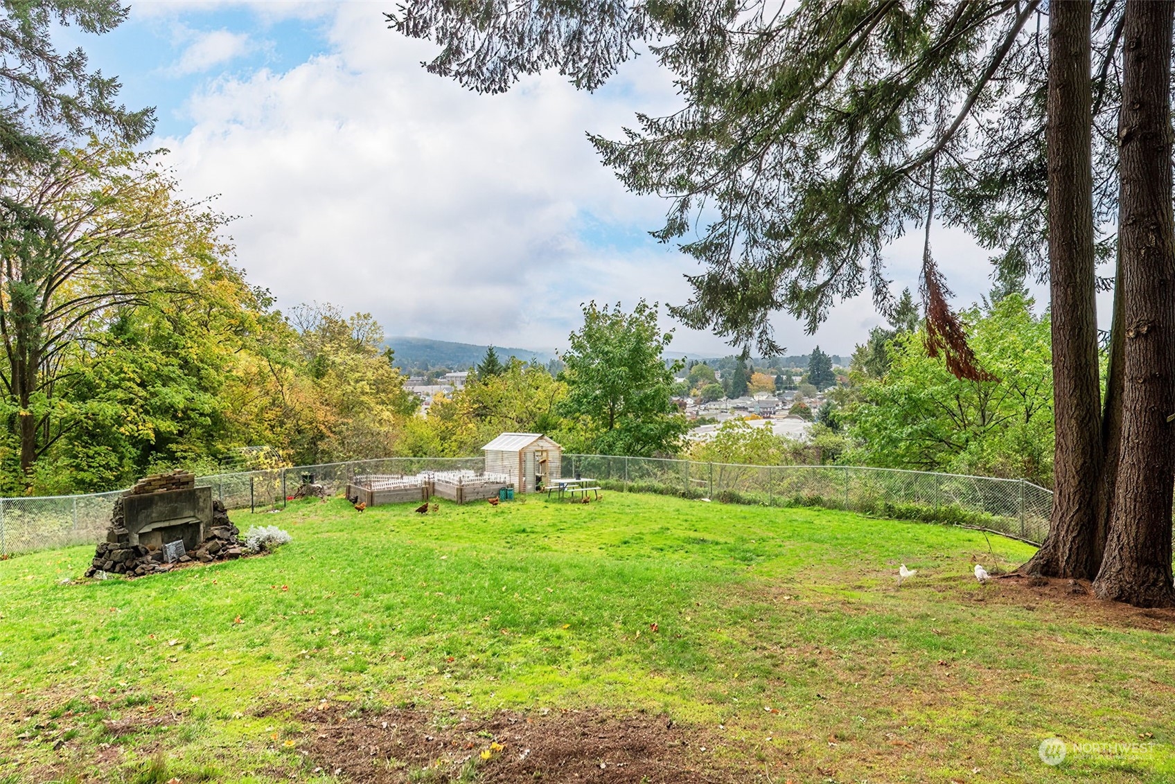 2320 West Castleman Street Longview, WA 98632 - Photo 33 of 36 a view of garden with trees