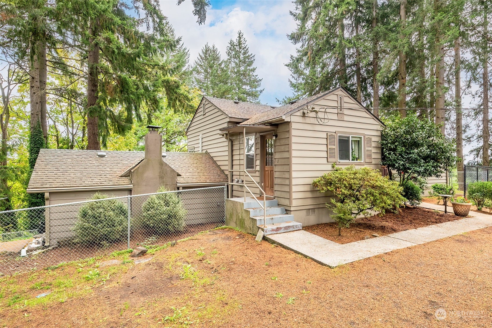 2320 West Castleman Street Longview, WA 98632 - Photo 4 of 36 a white house that has a tree in front of it