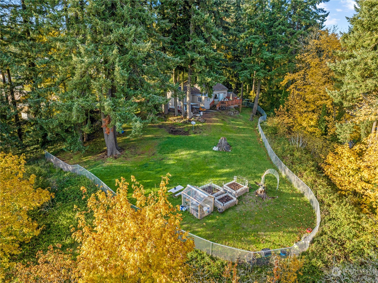 2320 West Castleman Street Longview, WA 98632 - Photo 6 of 36 a view of a golf course with a fountain
