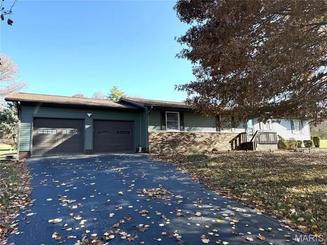 $244,500 | 1458 North Carlyle Road, Vandalia, IL 62471