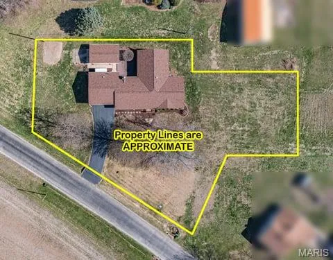 $225,000 | 1458 North Carlyle Road, Vandalia, IL 62471