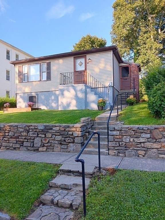 48 Dustin Street Worcester, MA 01604 - Photo 3 of 15 Gallery Image 3