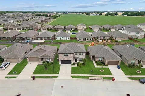 $379,900 | 925 Billups Drive, Van Alstyne, TX 75495