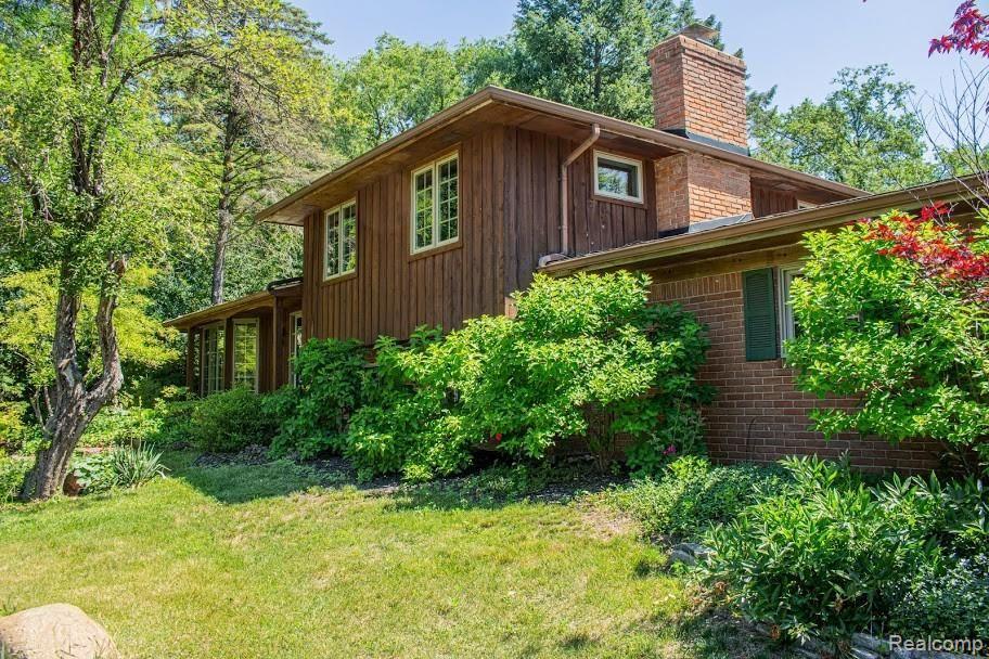 7838 Perry Lake Road Clarkston, MI 48348 - Photo 6 of 49 Front3.jpg