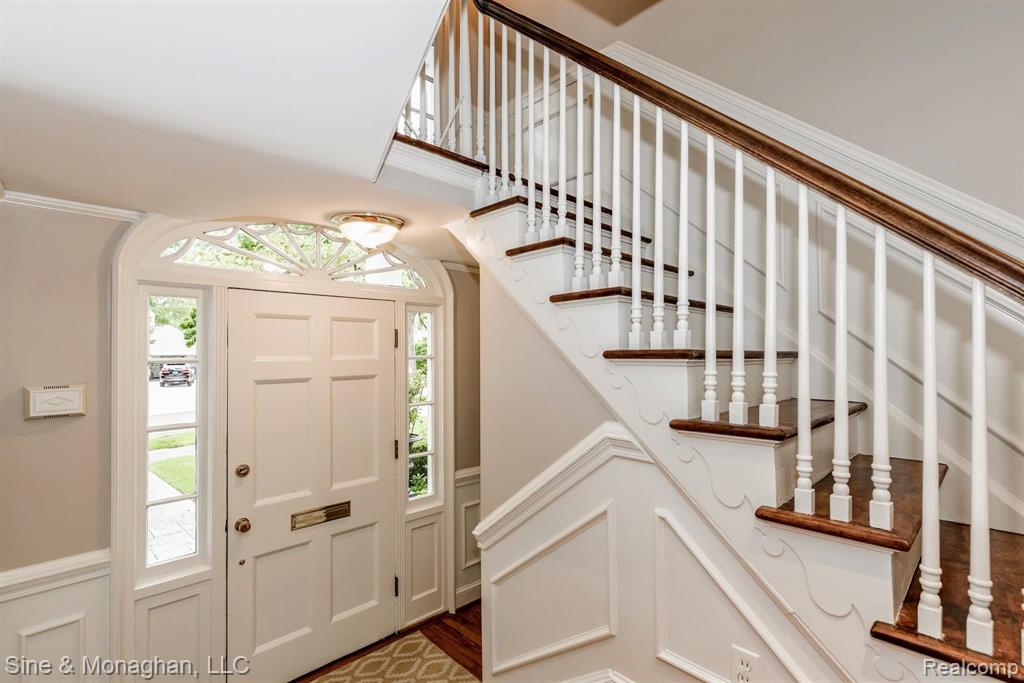 342 Touraine Road Grosse Pointe Farms, MI 48236 - Photo 3 of 49
