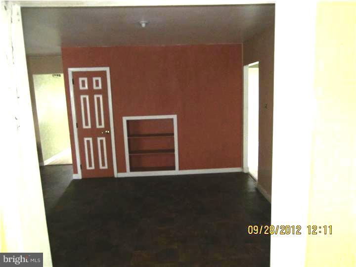 18 Randolph Road Woodbury, NJ 08096 - Photo 8 of 22 a view of an front door