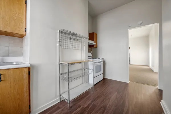 $1,700,000 | 22-19 Steinway Street | Astoria