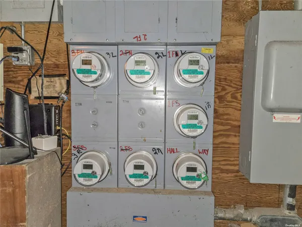 $1,700,000 | 22-19 Steinway Street | Astoria