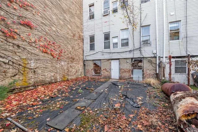 $1,700,000 | 22-19 Steinway Street | Astoria