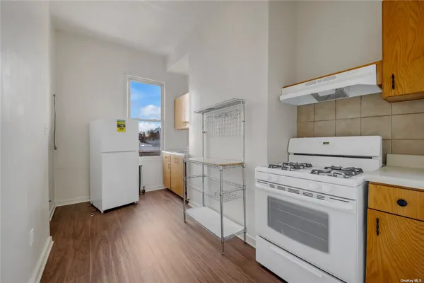 $1,700,000 | 22-19 Steinway Street | Astoria