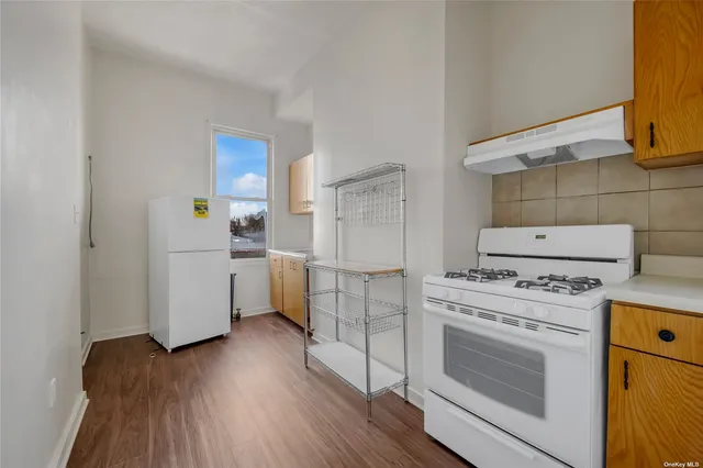 $1,700,000 | 22-19 Steinway Street | Astoria