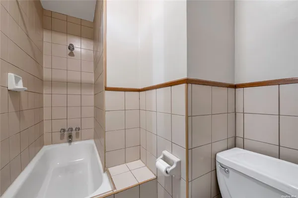 $1,700,000 | 22-19 Steinway Street | Astoria