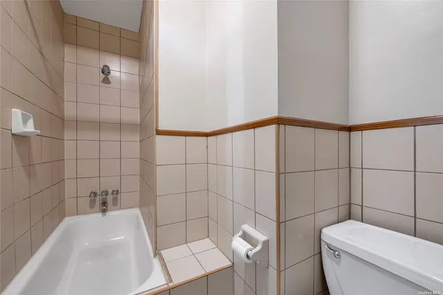 $1,700,000 | 22-19 Steinway Street | Astoria