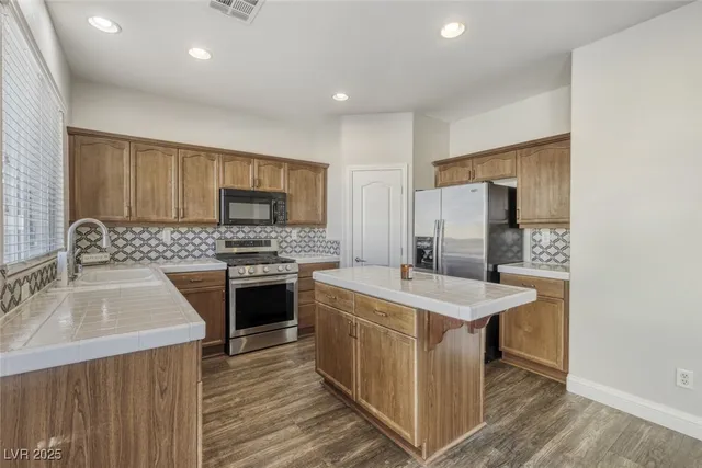 $3,000 | 9382 Monterey Cliffs Avenue, Las Vegas, NV 89148