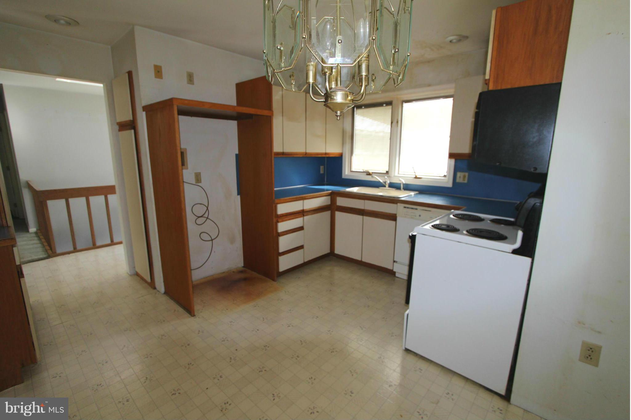6198 Timber Ridge Road Berkeley Springs, WV 25411 - Photo 14 of 29 Kitchen