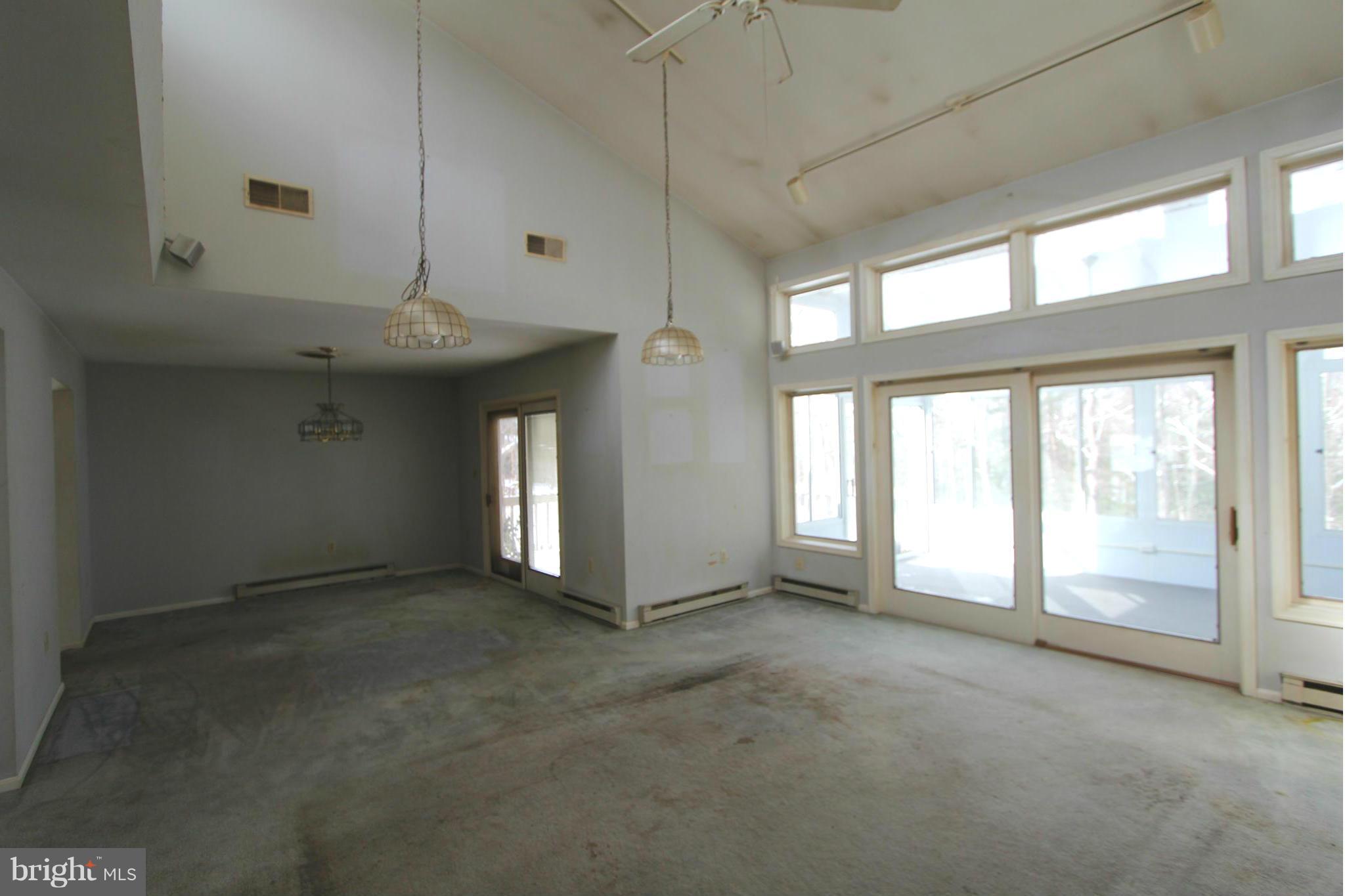 6198 Timber Ridge Road Berkeley Springs, WV 25411 - Photo 23 of 29 Living Room