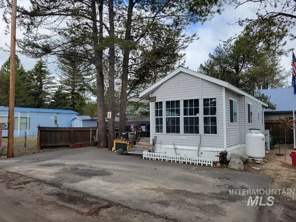 $249,900 | 12 D Street, Cascade, ID 83611
