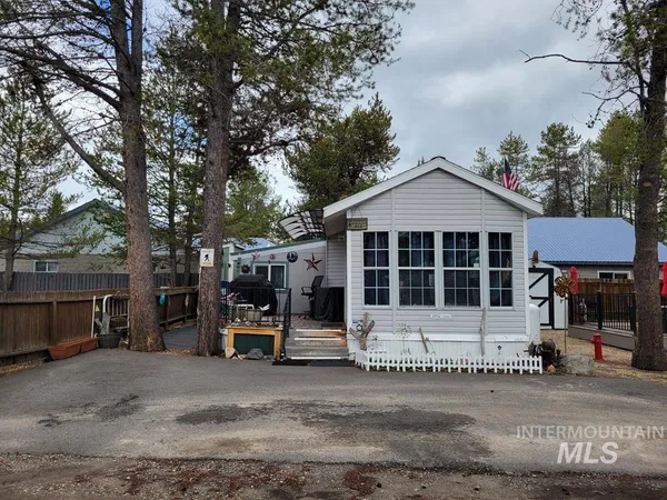 $249,900 | 12 D Street, Cascade, ID 83611