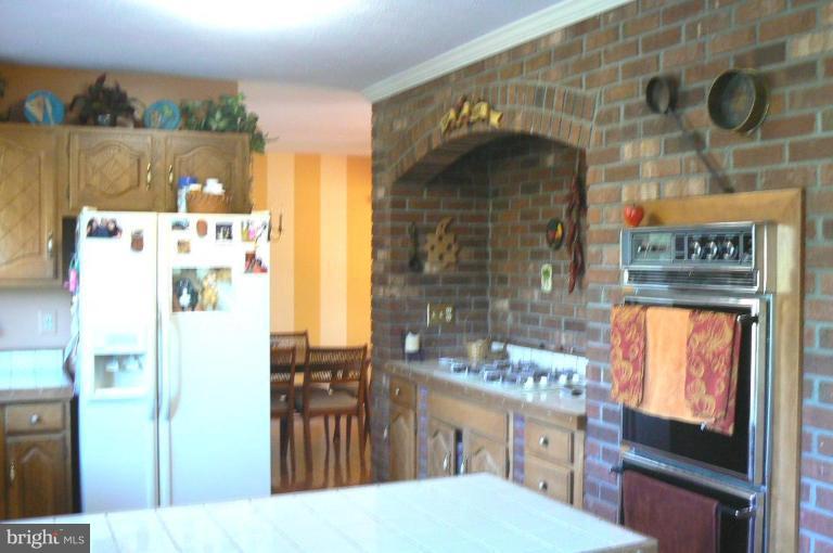 54 Carrollton Road Sterling, VA 20165 - Photo 4 of 11 Kitchen #2