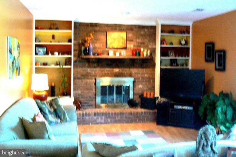 54 Carrollton Road Sterling, VA 20165 - Photo 5 of 11 Family Room