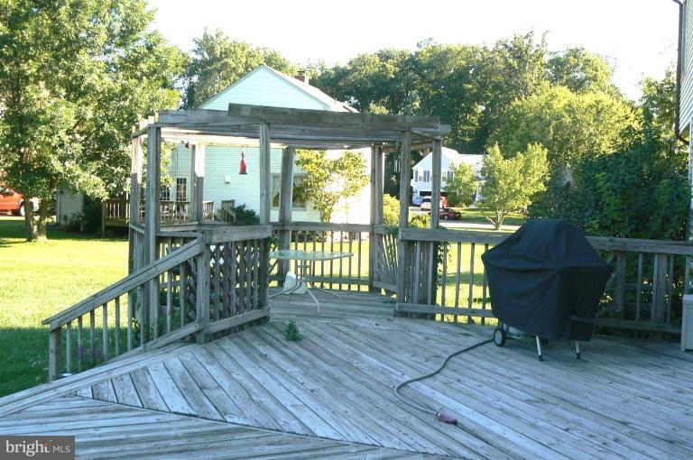 54 Carrollton Road Sterling, VA 20165 - Photo 9 of 11 Deck